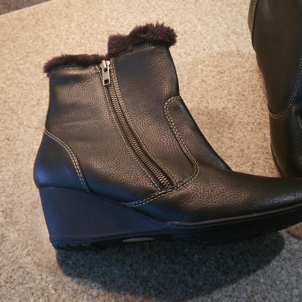Ladies booties - Picture 2 of 4